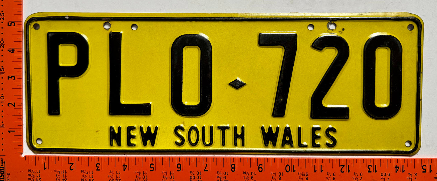 1988 base New South Wales, Australia #PLO-720 Passenger License Plate