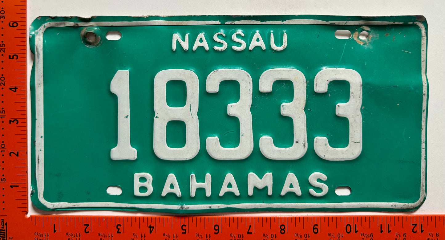1990 base Nassau, Bahamas #18333 Passenger License Plate