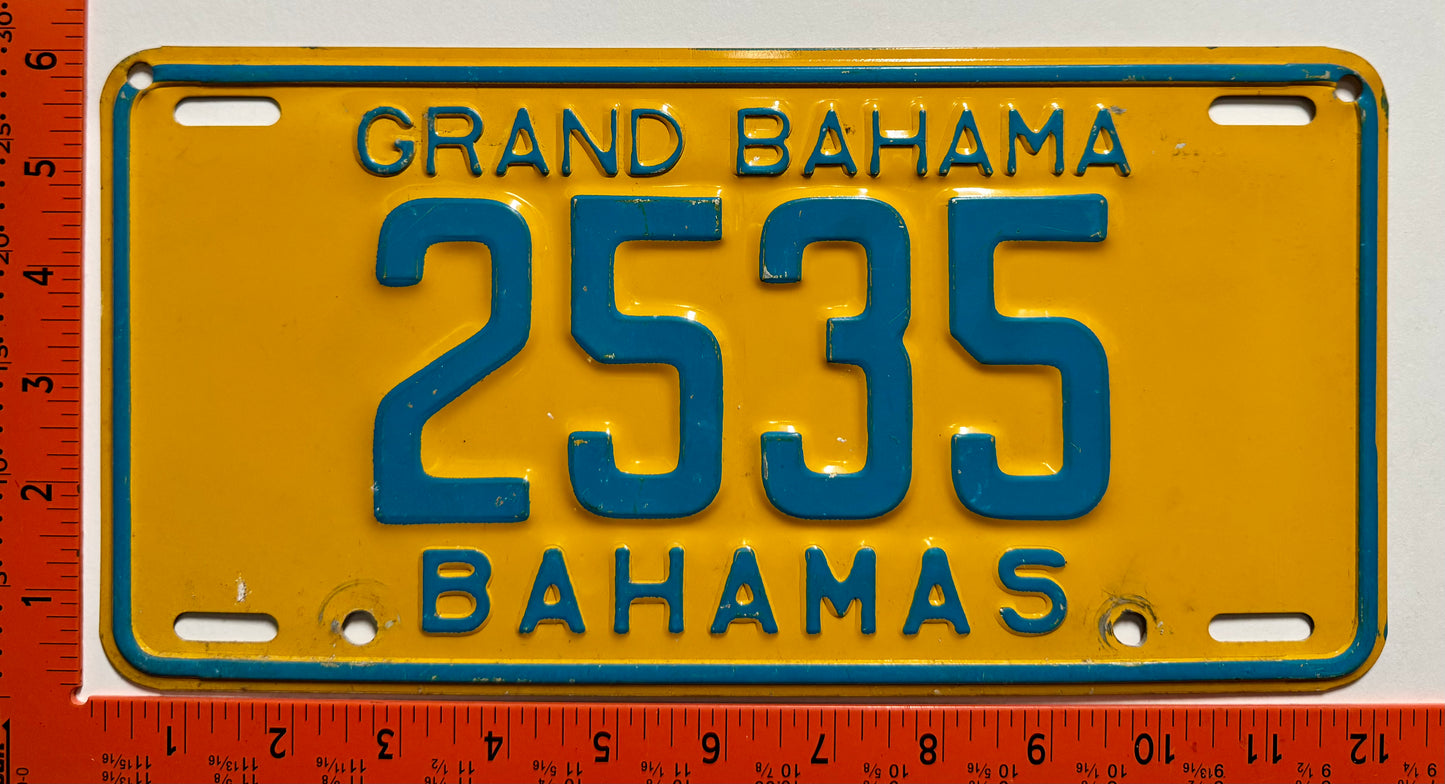 1976 Grand Bahama, Bahamas #2535 Passenger License Plate