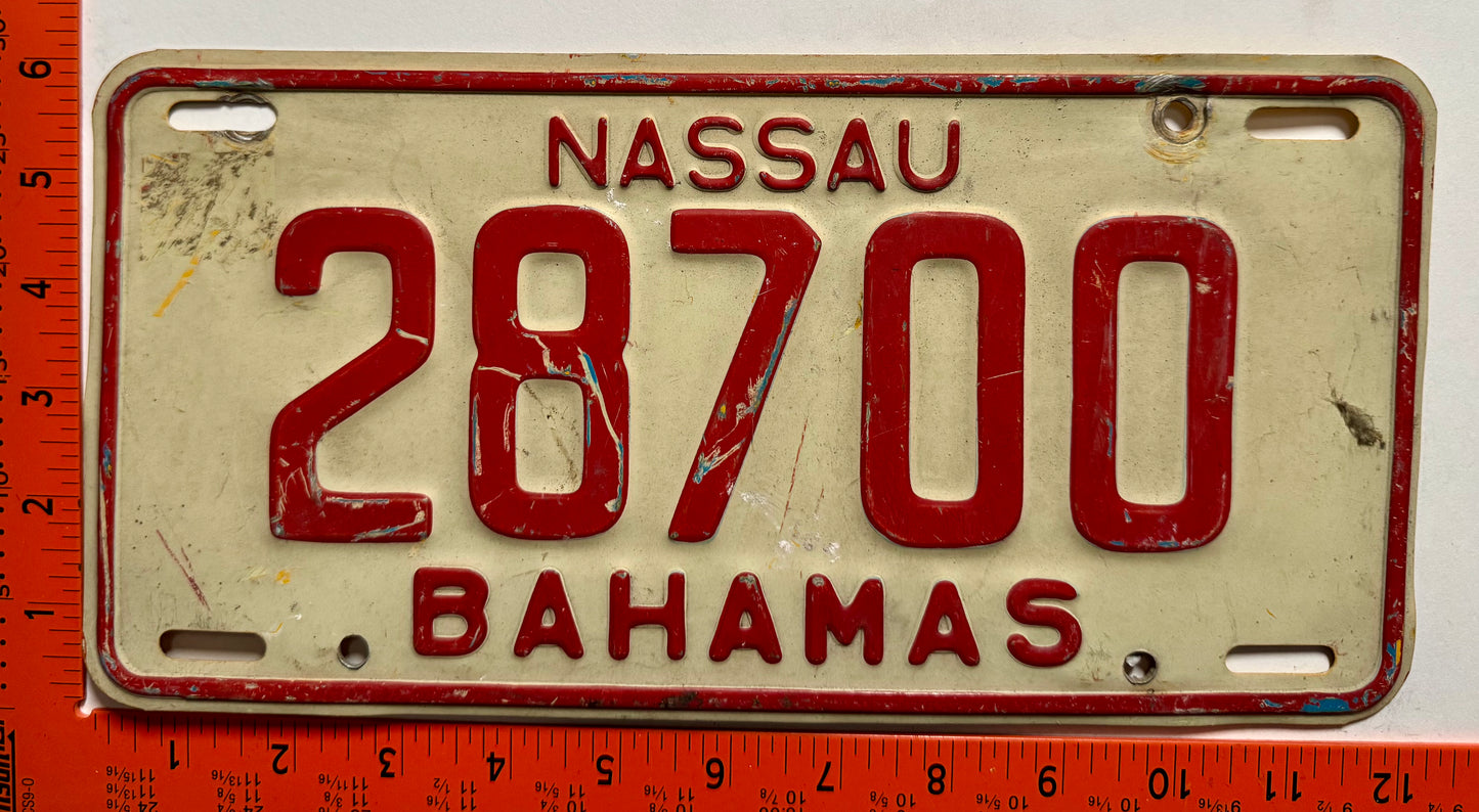 1978 base Nassau, Bahamas #28700 Passenger License Plate