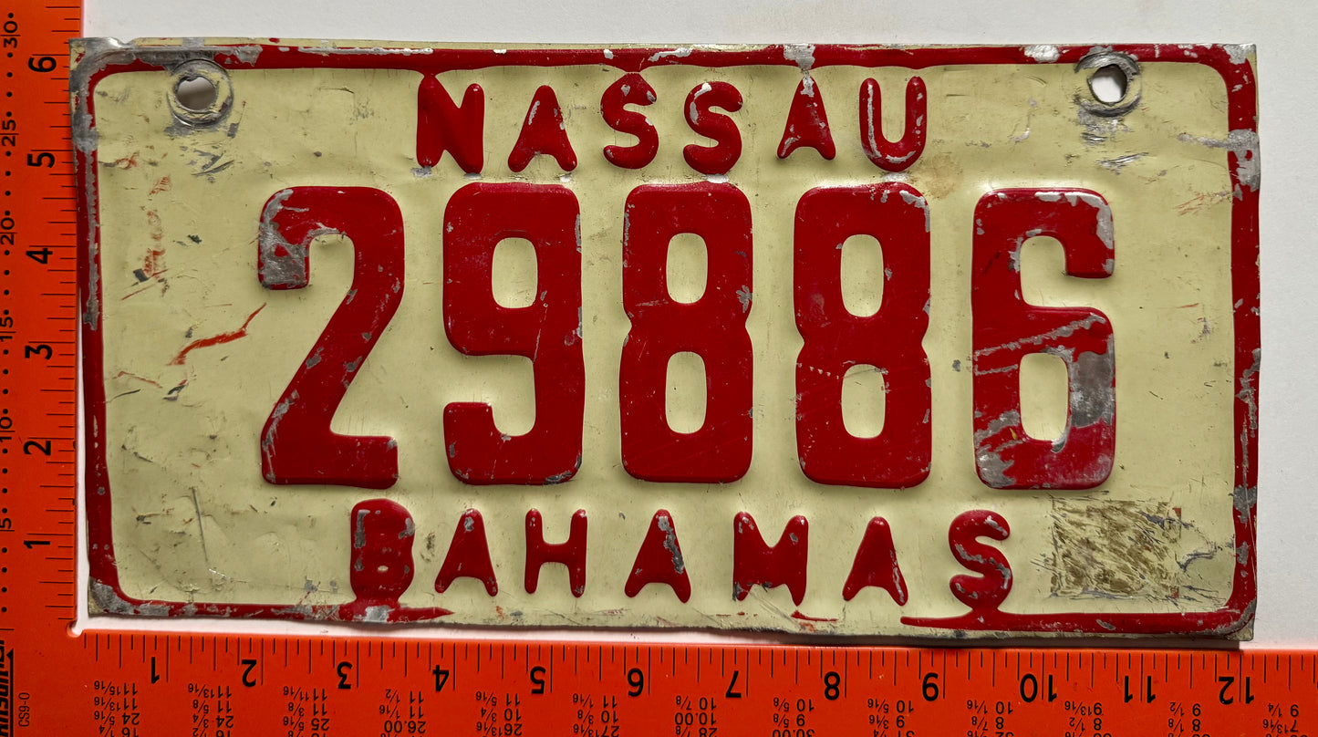 1978 base Nassau, Bahamas #29886 Passenger License Plate
