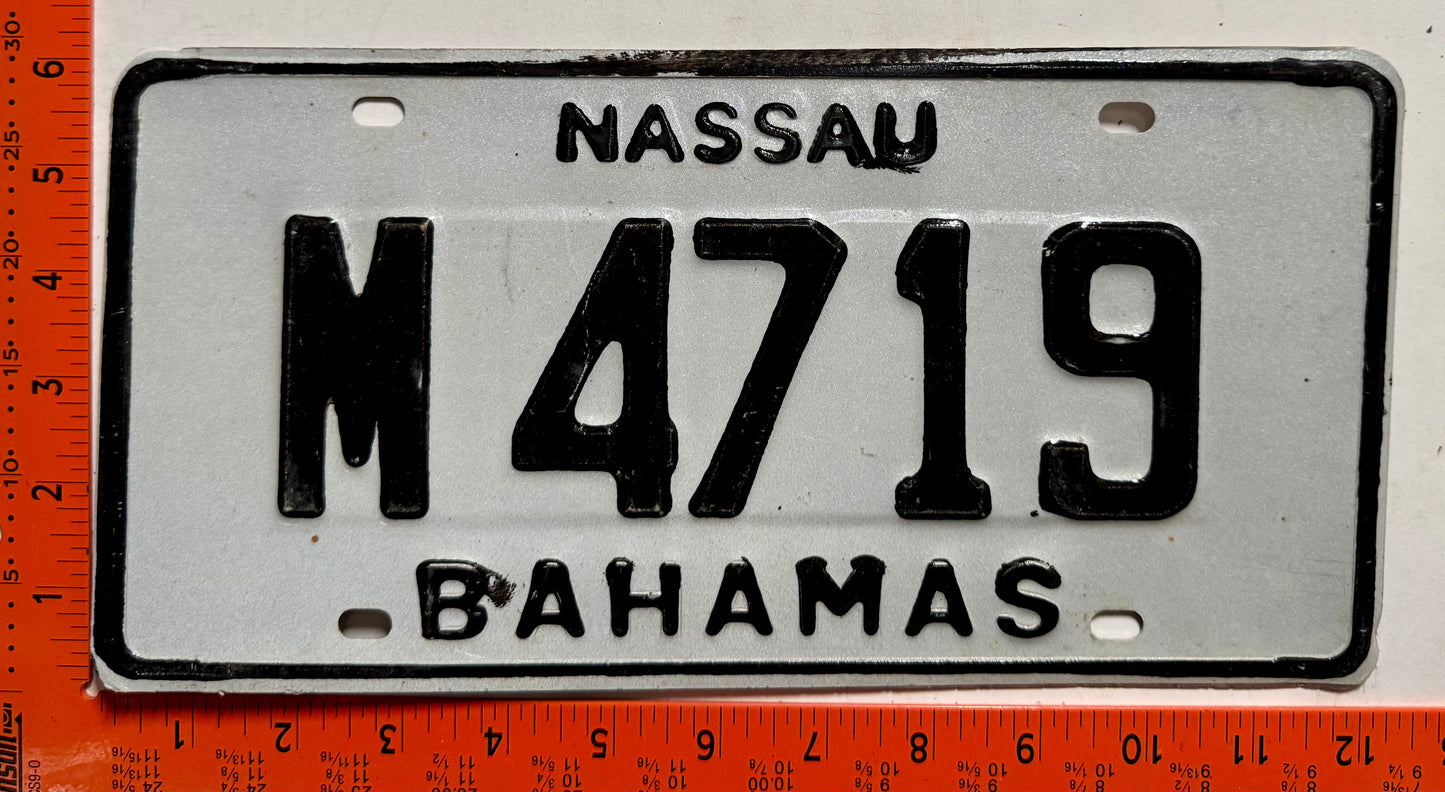 1997 base Nassau, Bahamas #M 4719 Machinery License Plate