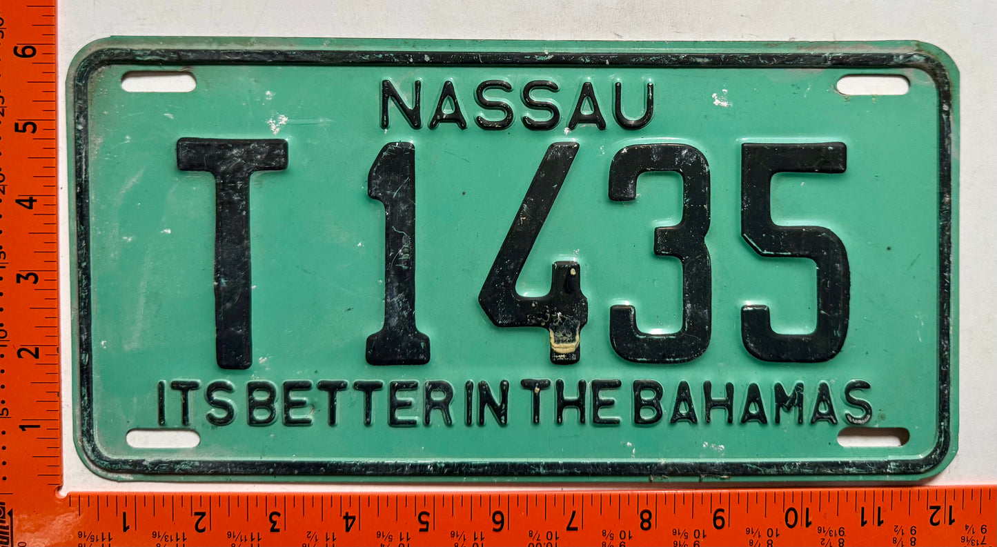 1977 Nassau, Bahamas #T1435 Truck License Plate
