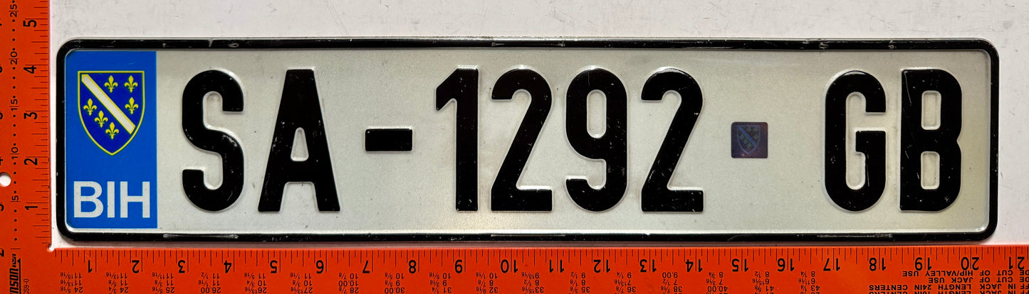 1995 issue Bosnia #SA-1292 GB Passenger License Plate