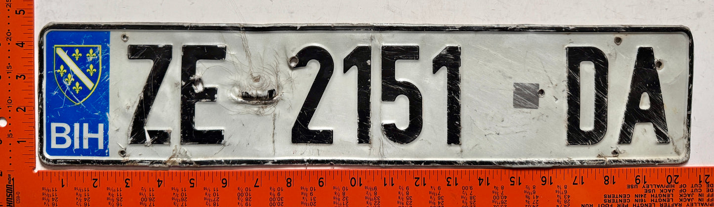 1995 issue Bosnia #ZE-2151 DA Passenger License Plate