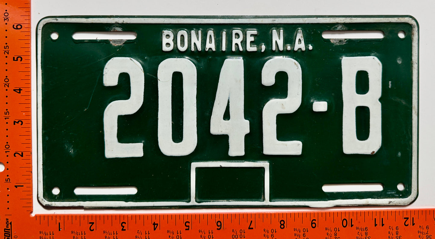 1982-1985 base Bonaire #2042-B Passenger License Plate