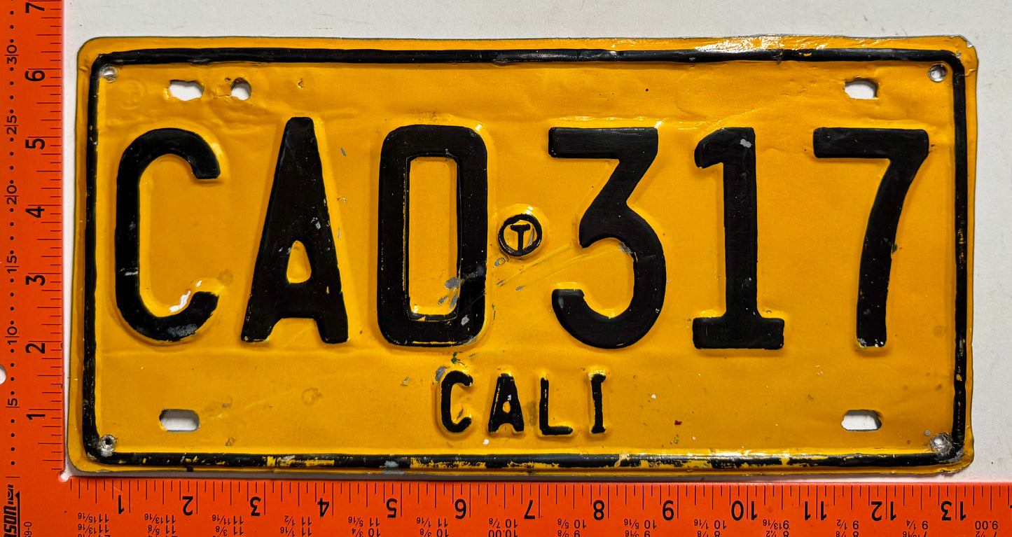 2001 base Colombia #CAO 317 Passenger License Plate