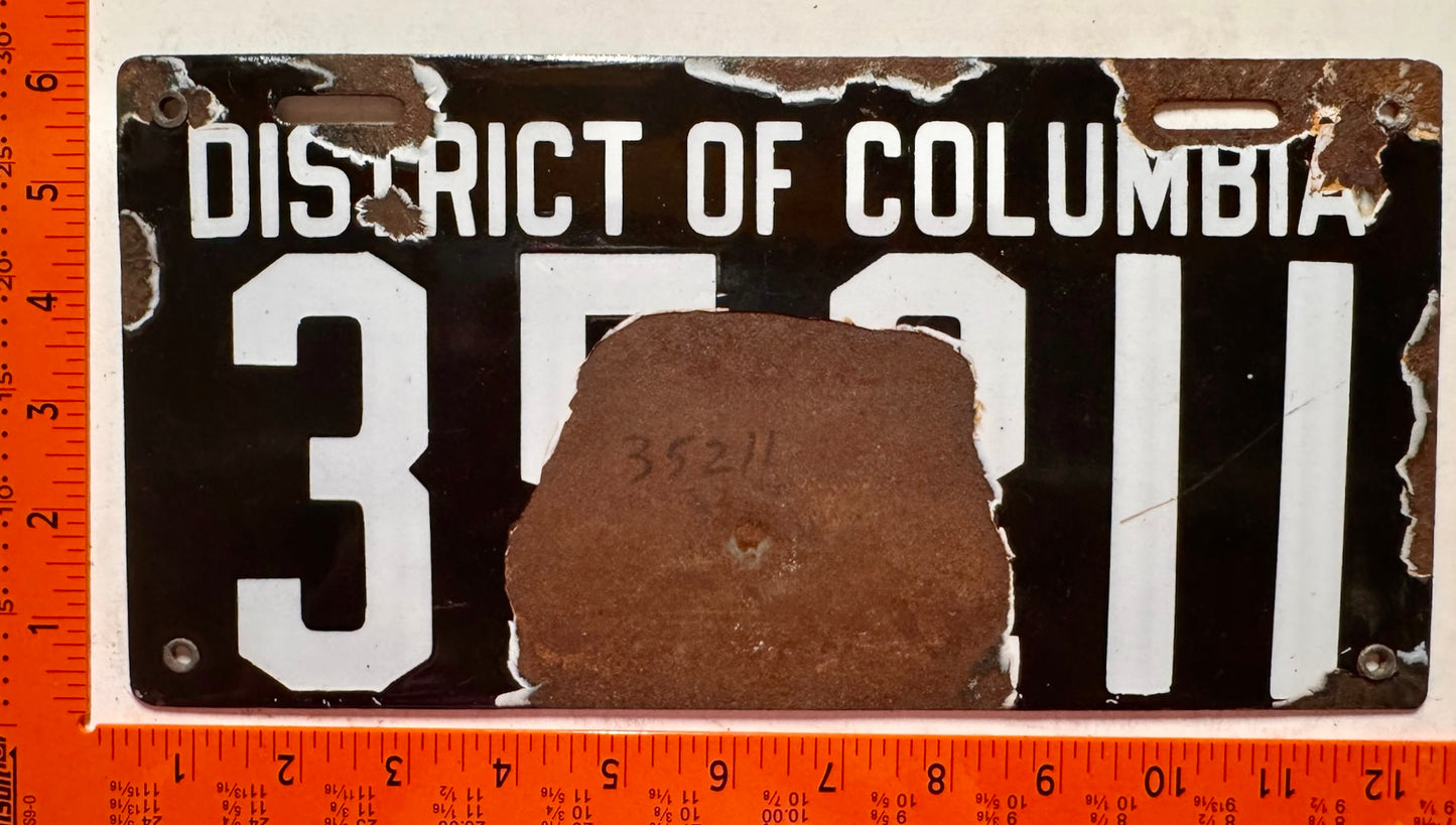1907-1917 Washington, DC #35211 Passenger License Plate (Porcelain)