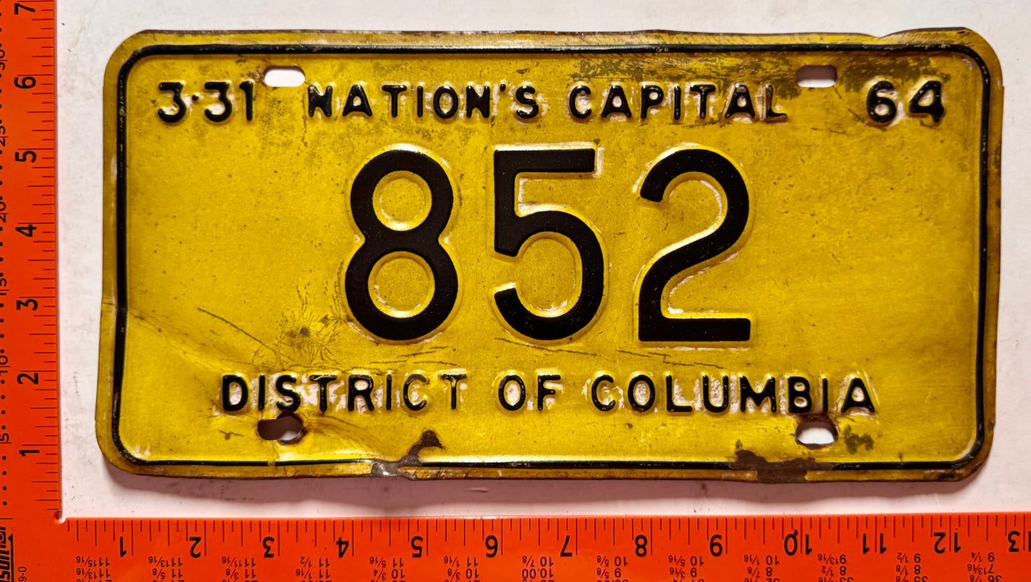 1964 Washington, DC #852 Passenger License Plate