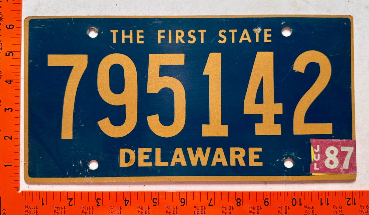 1987 Delaware #795142 Passenger License Plate