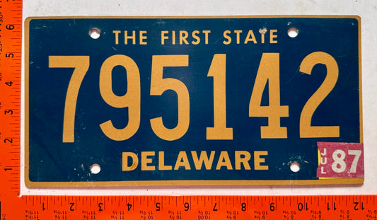 1987 Delaware #795142 Passenger License Plate