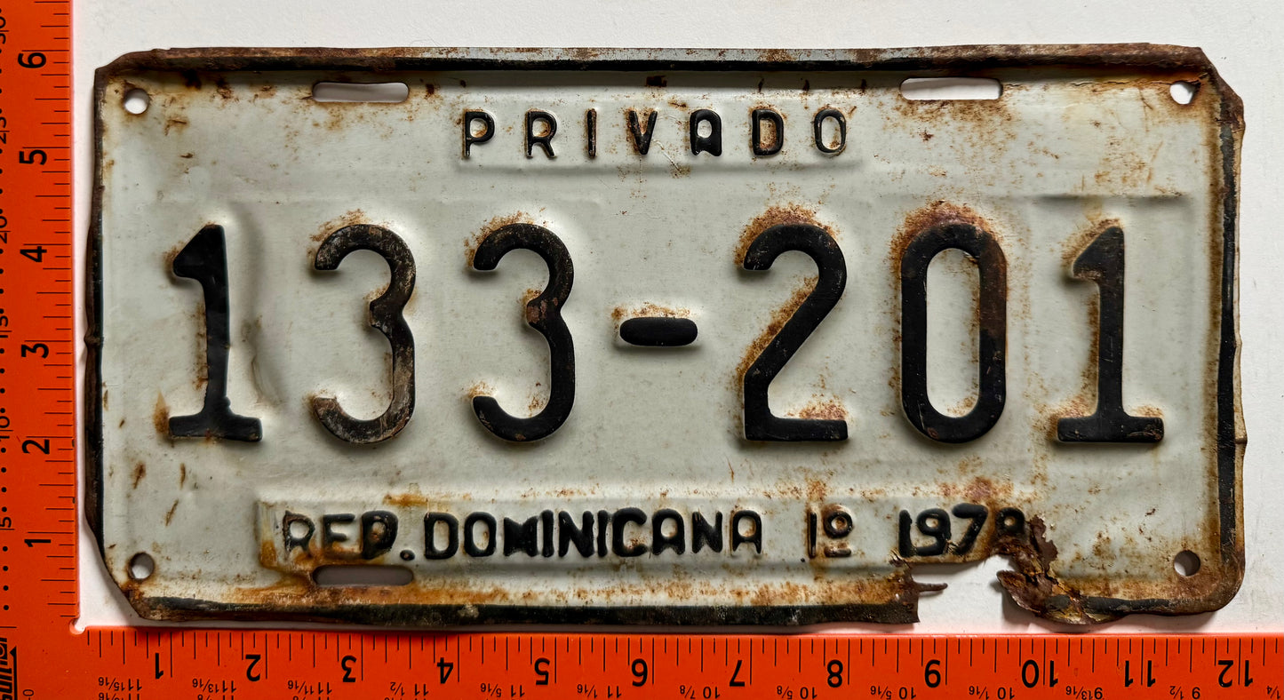 1st half 1978 Dominican Republic #133-201 Passenger License Plate