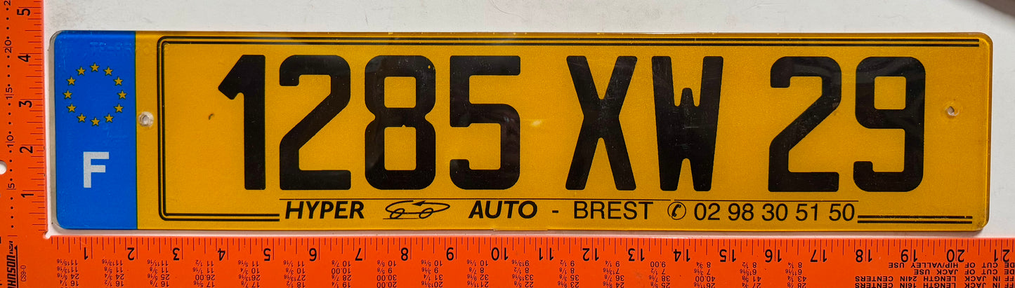1993 series France #1285 XW 29 Passenger License Plate