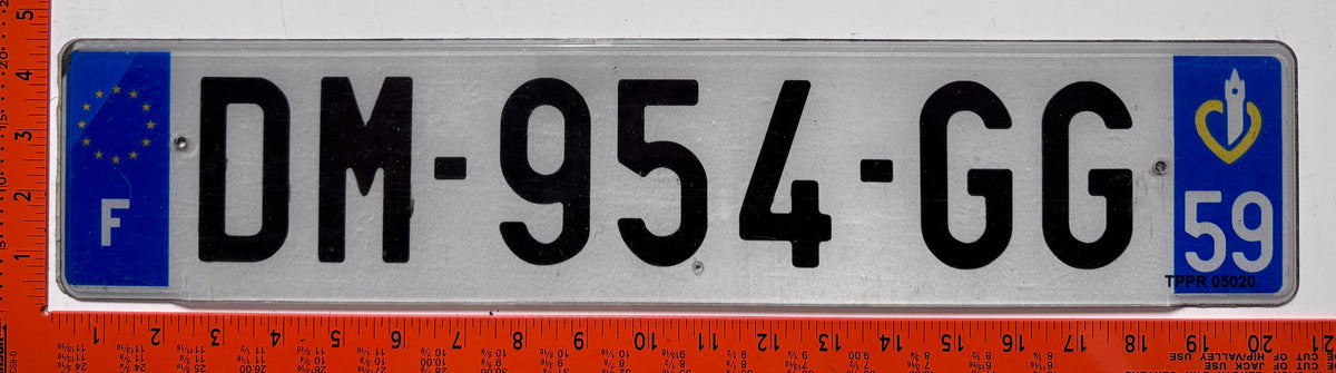 2009 series France #DM-954-GG Passenger License Plate