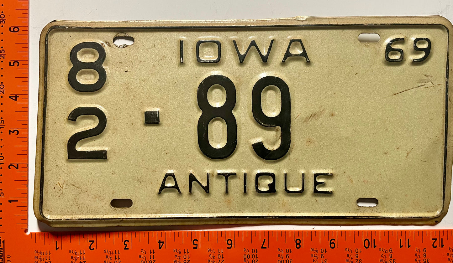 1969 Iowa #8/2-89 Antique License Plate