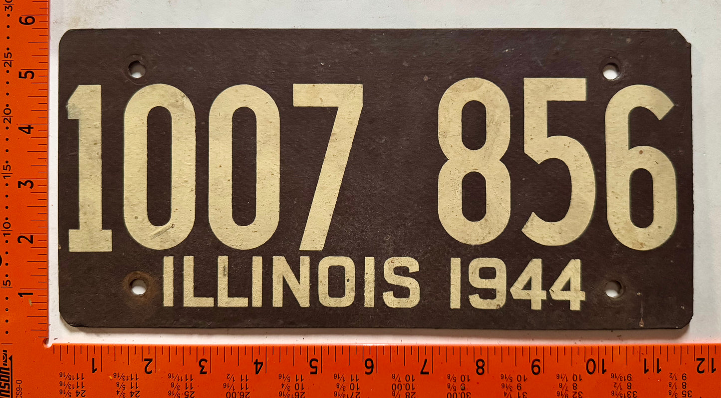 1944 Illinois #1007 856 Passenger License Plate