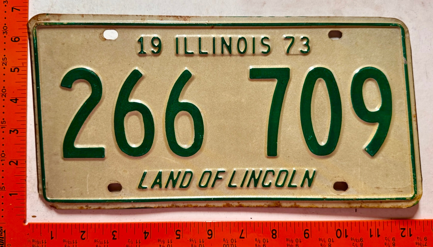 1973 Illinois #266 709 Passenger License Plate