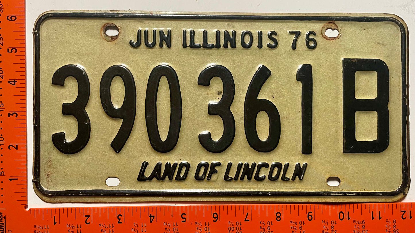 1976 Illinois #390361B Truck License Plate
