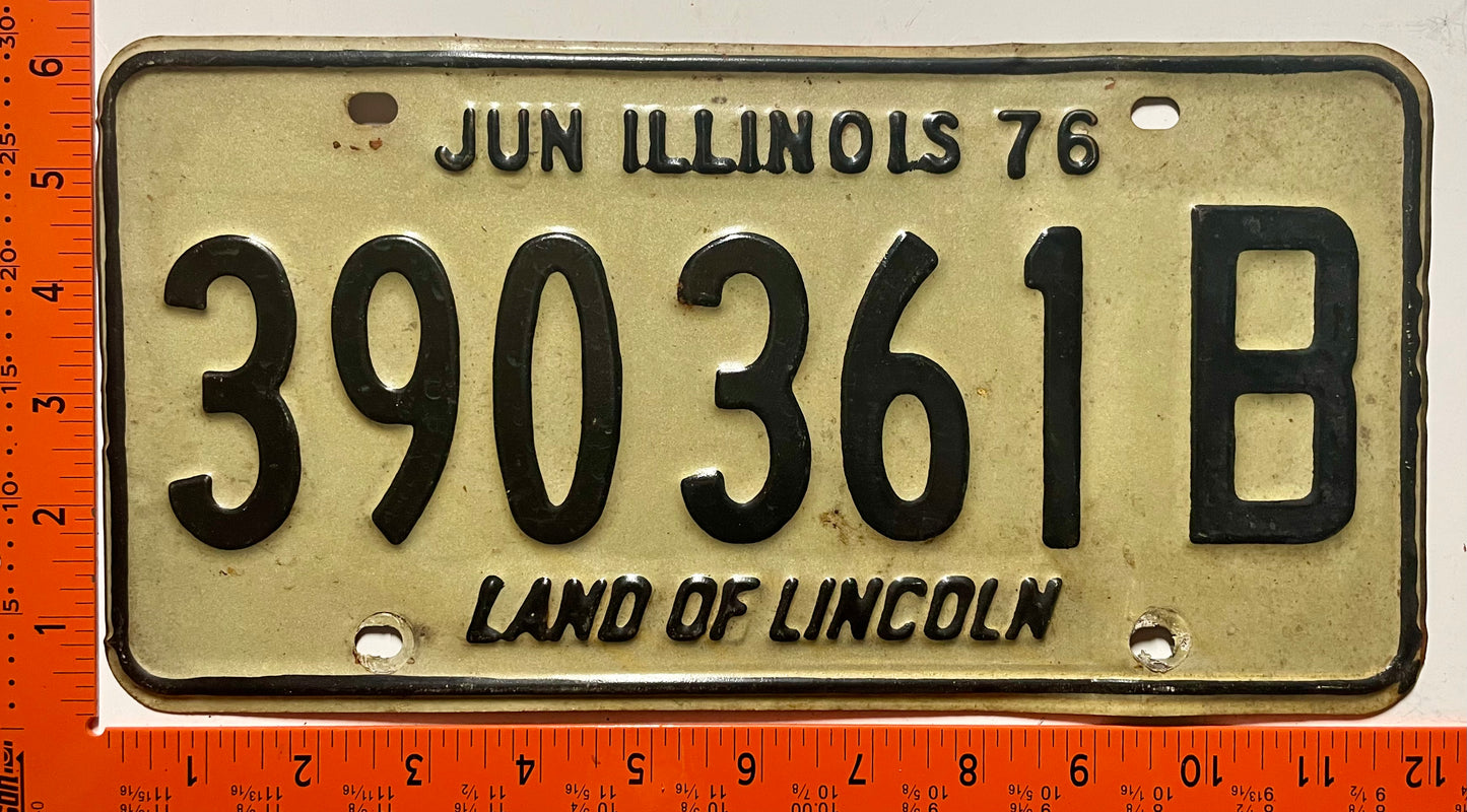 1976 Illinois #390361B Truck License Plate