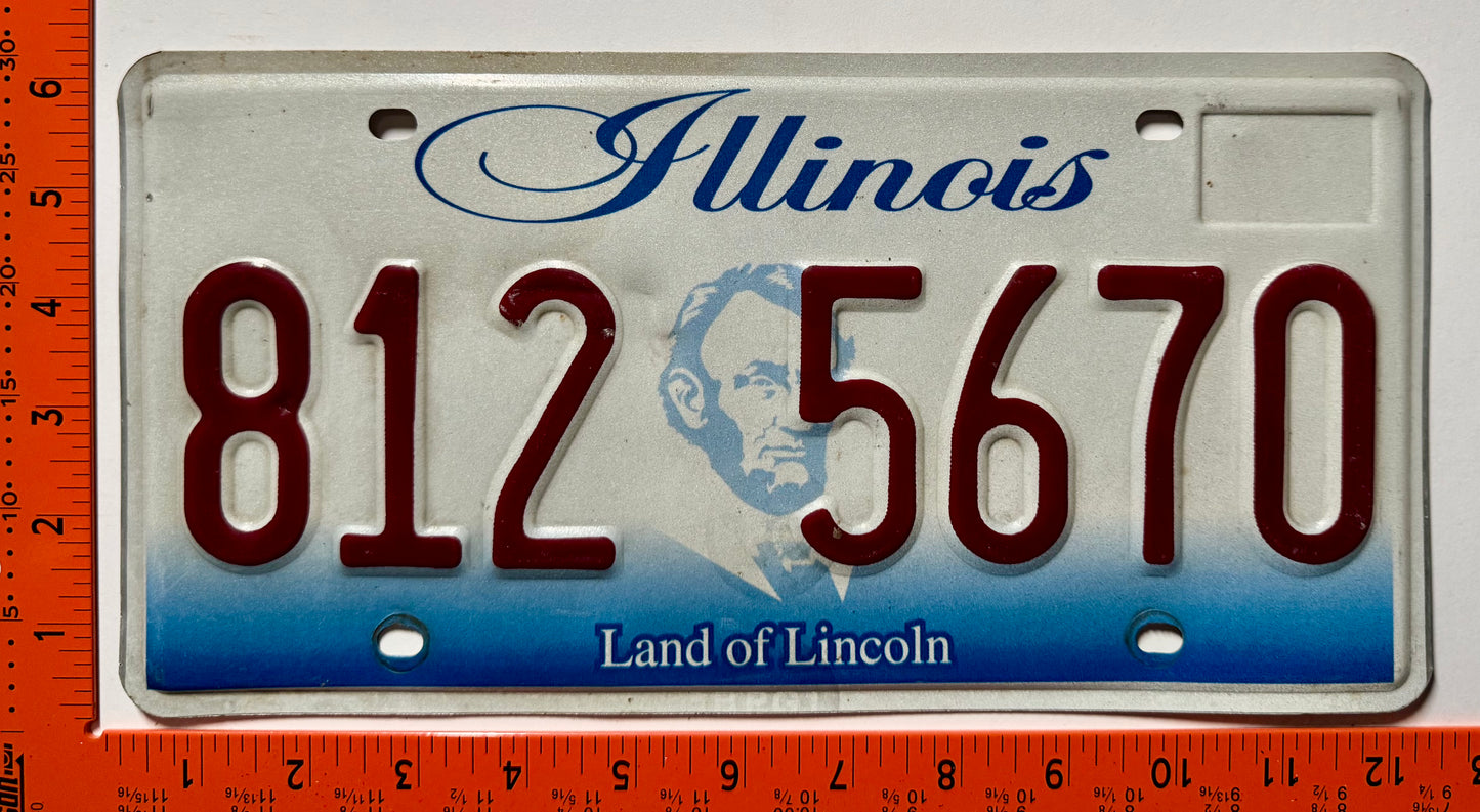 undated Illinois #812 5670 Passenger License Plate