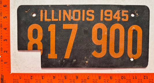 1945 Illinois #817 900 Passenger License Plate