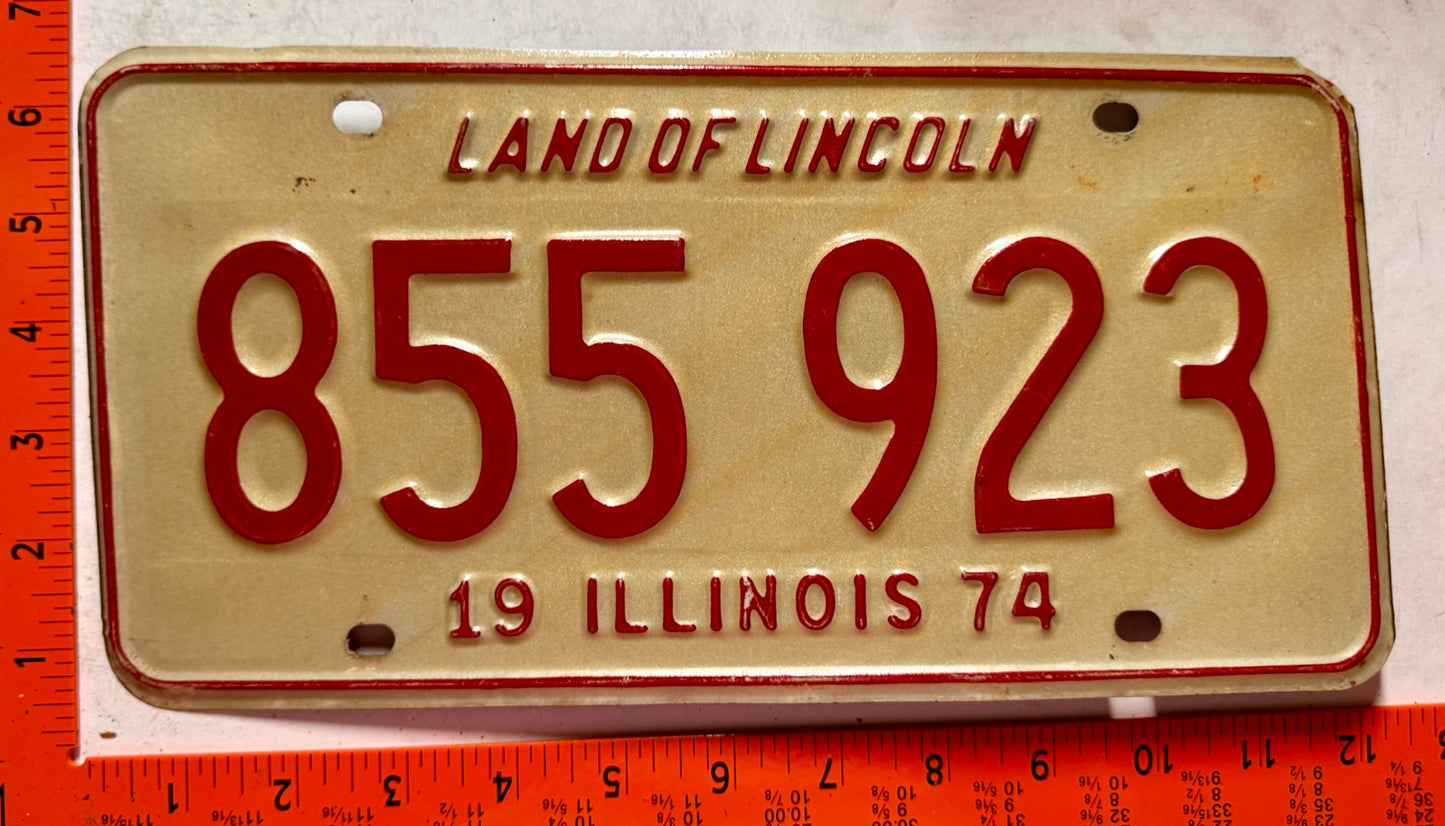 1974 Illinois #855 923 Passenger License Plate