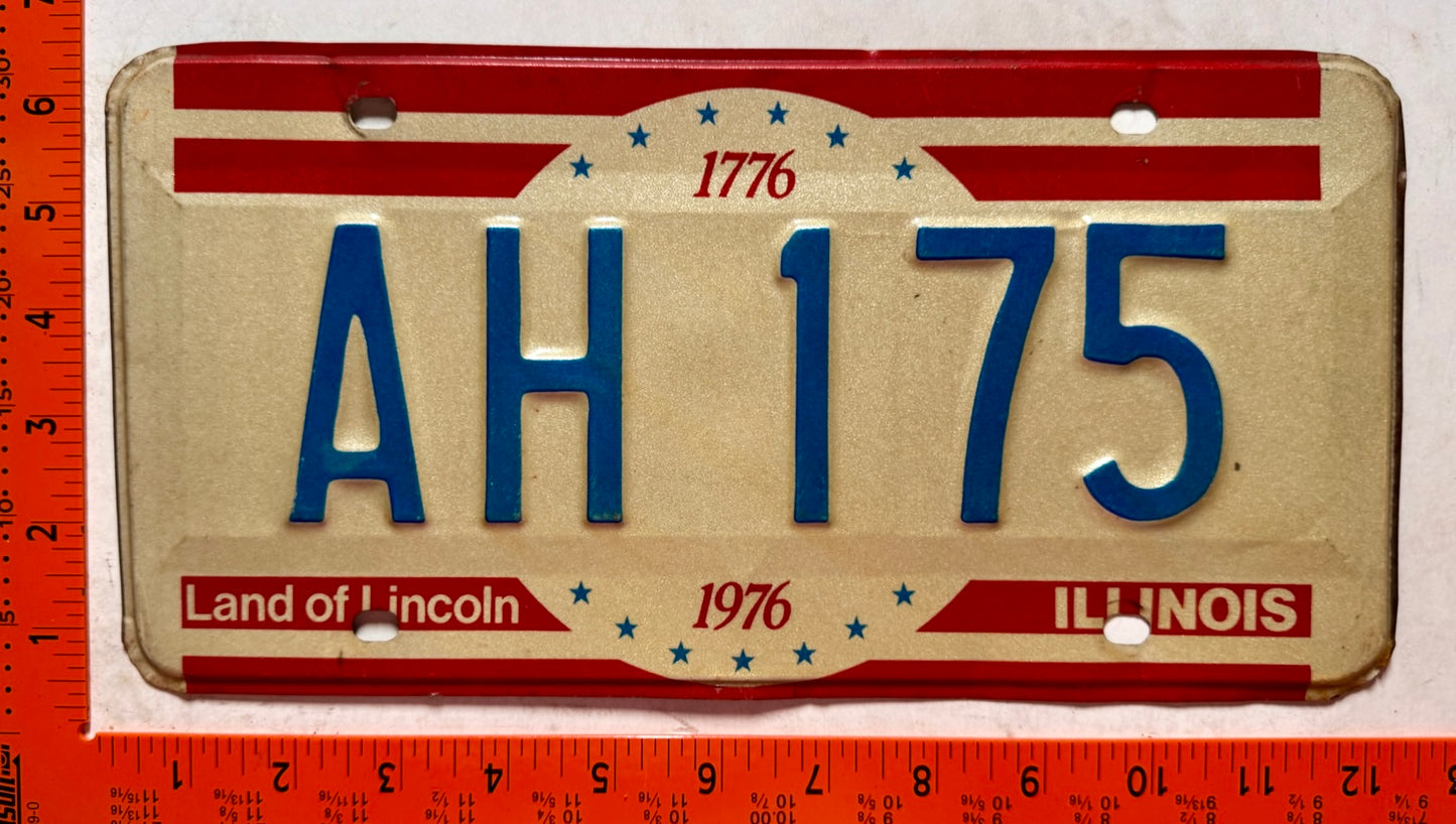1976 Illinois #AH 175 Passenger Bicentennial License Plate