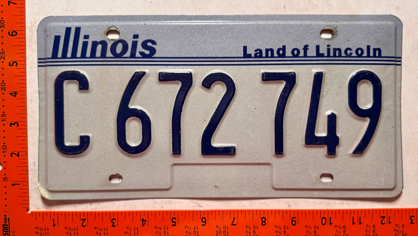 undated Illinois #C 672 749 Passenger License Plate