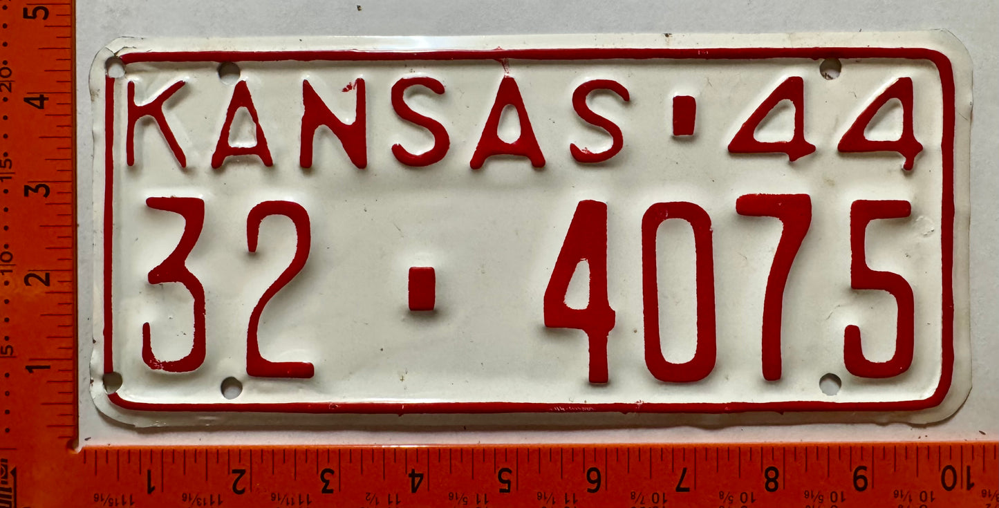 1944 Kansas #32-4075 Passenger License Plate