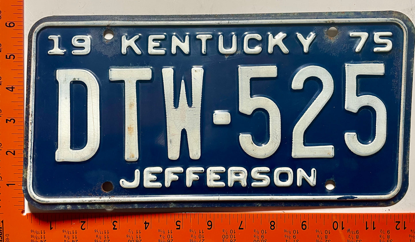 1975 Kentucky #DTW-525 Passenger License Plate