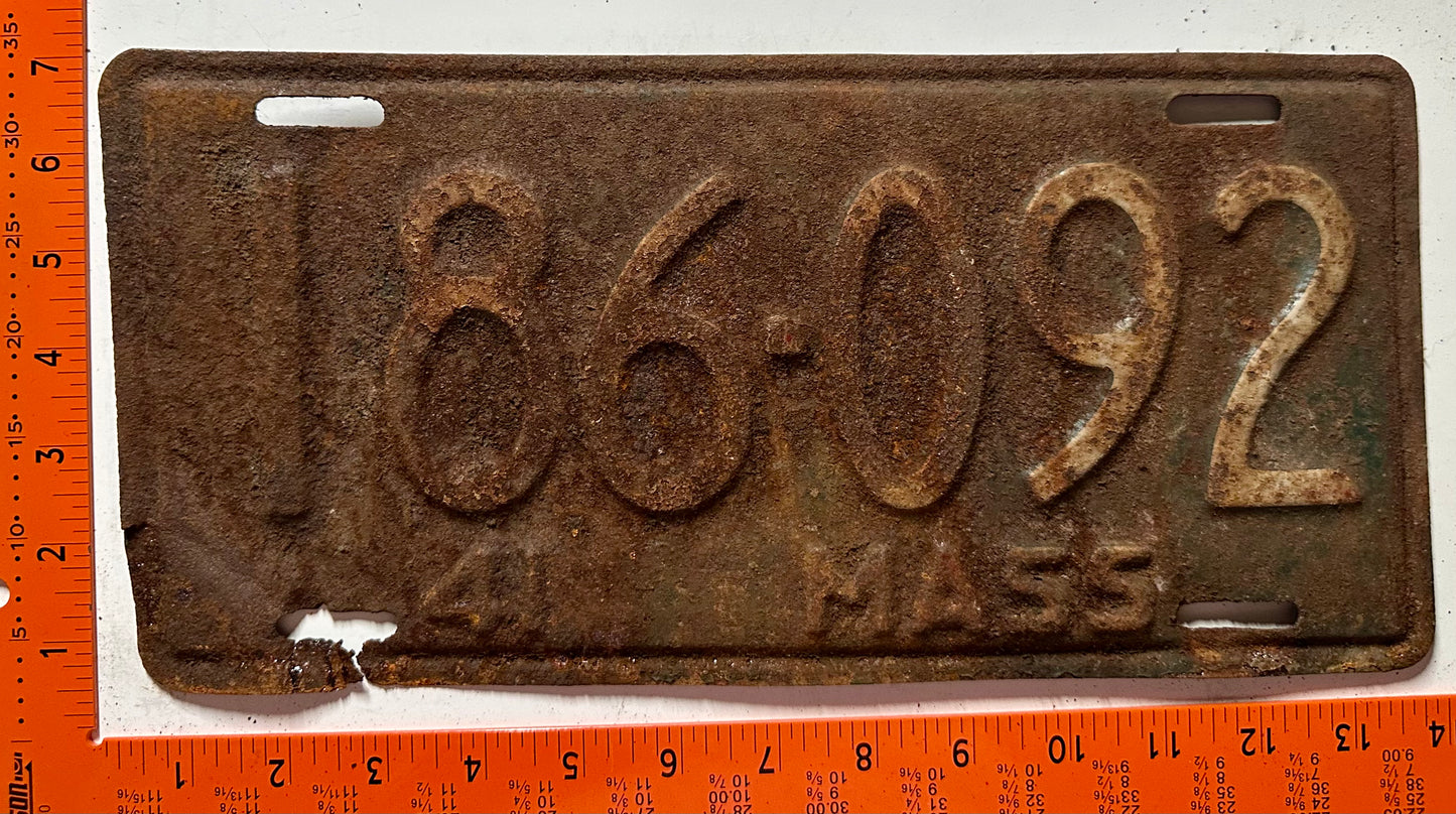 1941 Massachusetts #186-092 Passenger License Plate