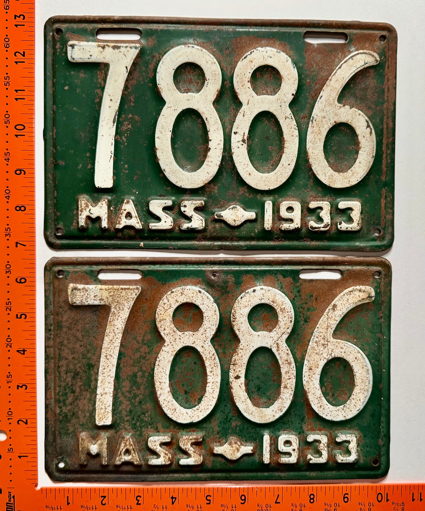 1933 Massachusetts #7886 Passenger License Plate Pair