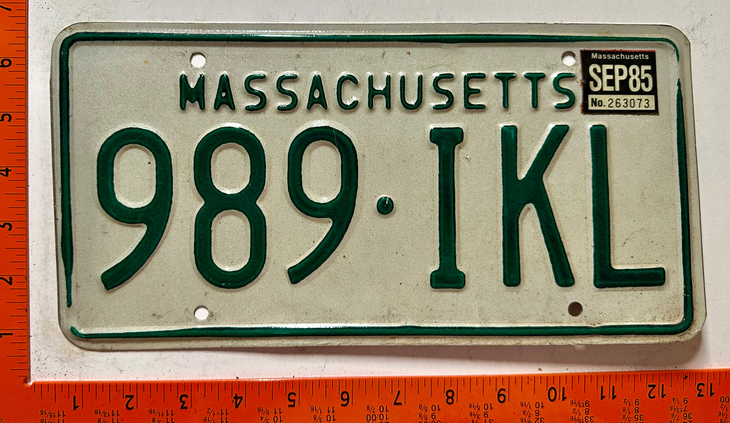 1985 Massachusetts #989-IKL Passenger License Plate