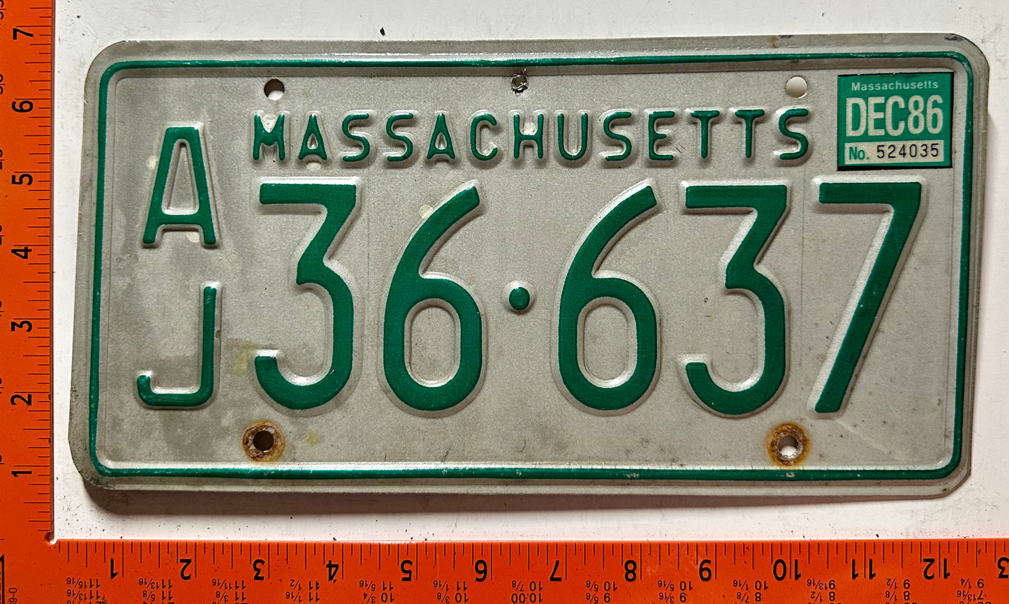 1986 Massachusetts #A/J 36-637 Commercial License Plate