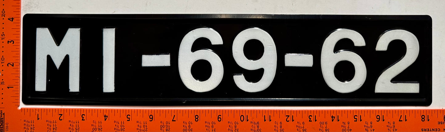undated Macao #MI-69-62 Passenger License Plate