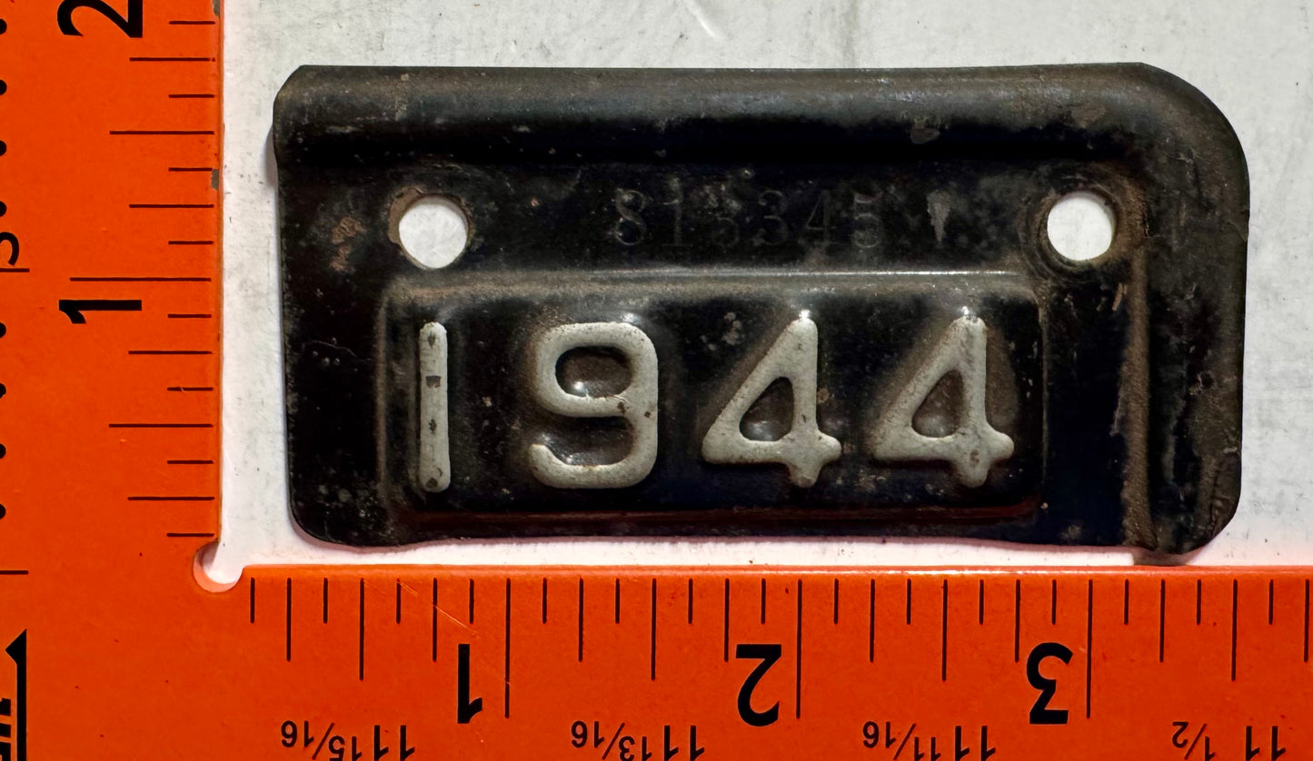 1944 Maryland #813345 Passenger License Plate Date Tab