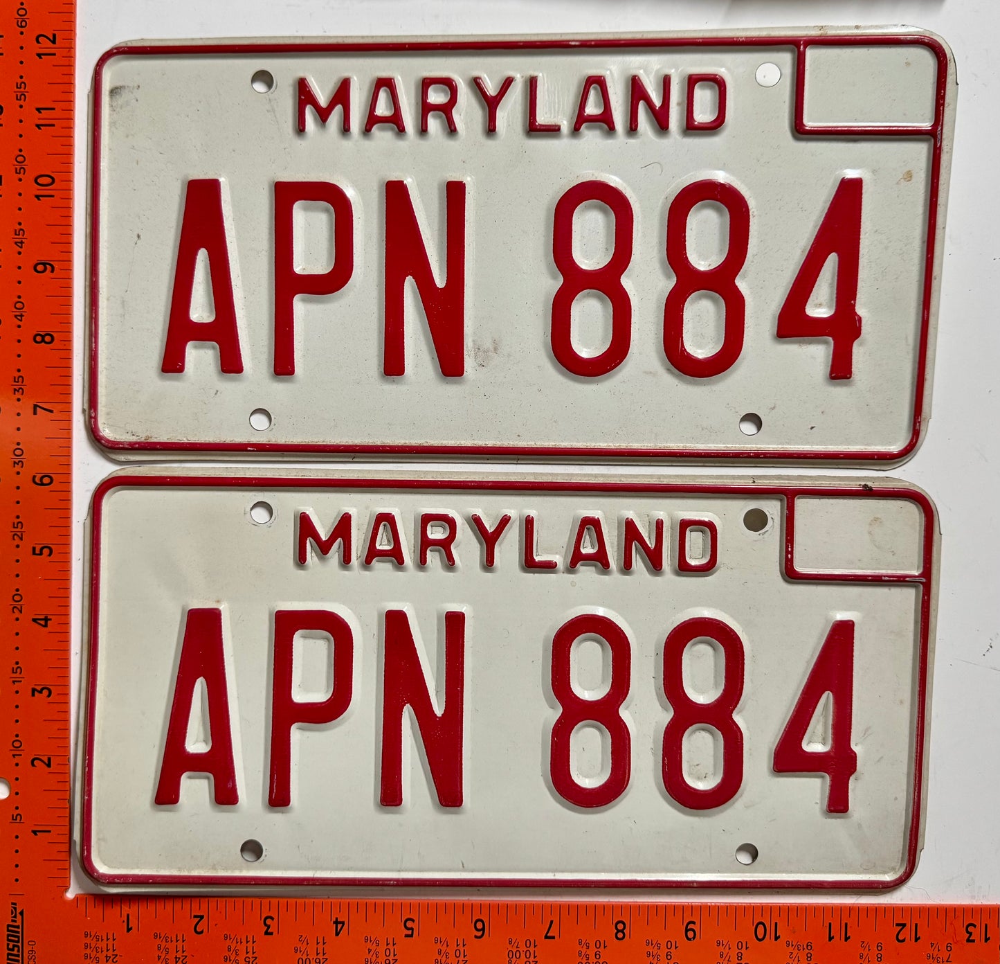 1976 Maryland #APN 884 Passenger License Plate Pair