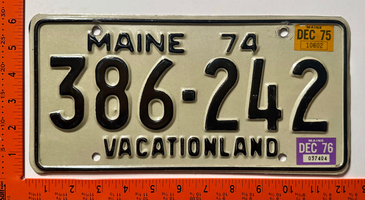 1975/1976 Maine #386-242 Passenger License Plate