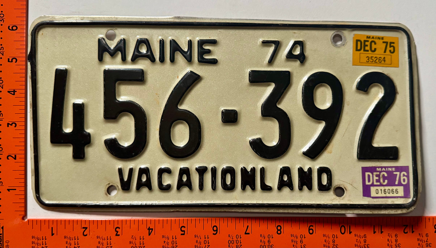 1975/1976 Maine #456-392 Passenger License Plate