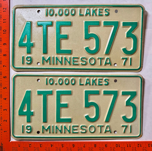 1971 Minnesota #4TE 573 Passenger License Plate Pair