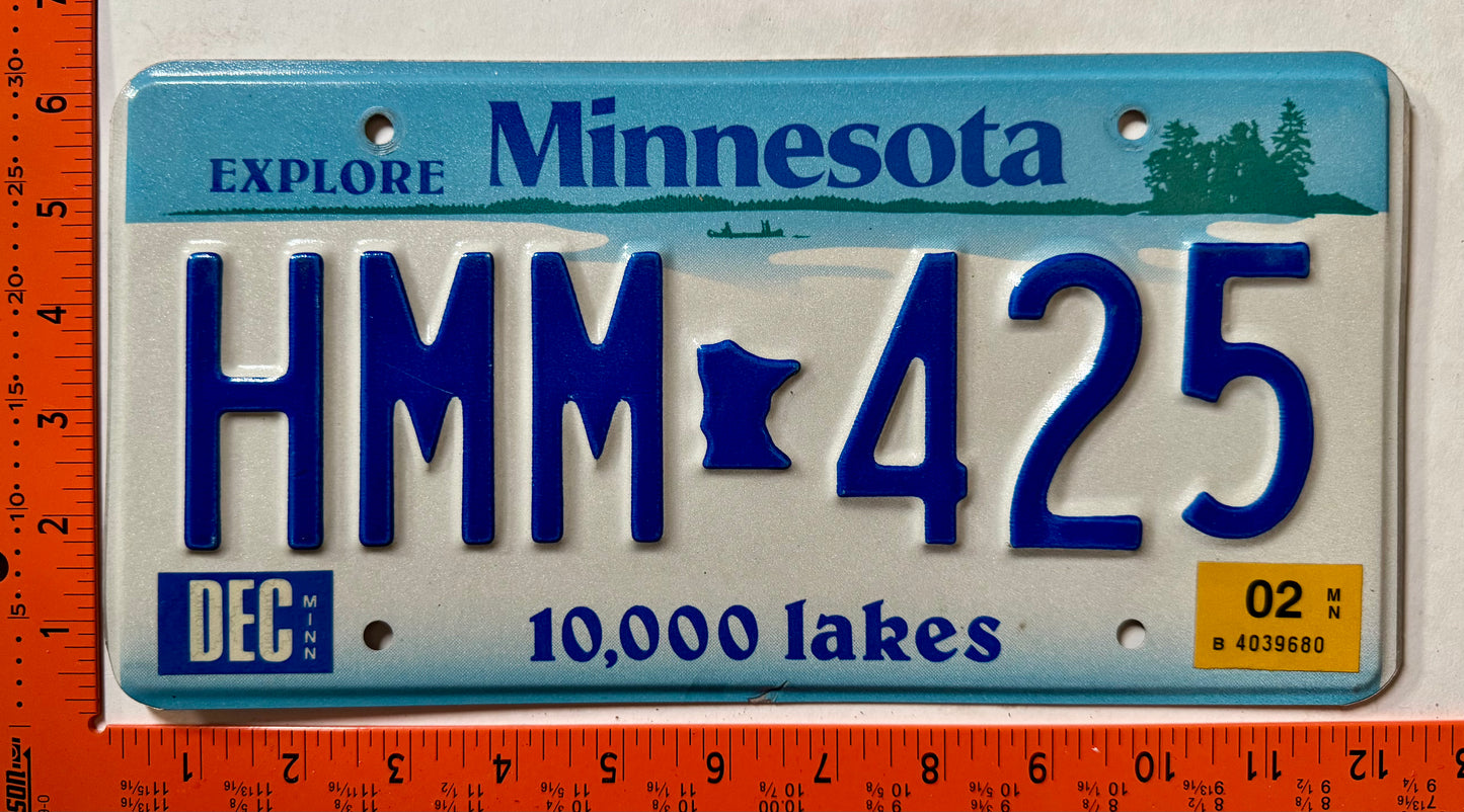 2002 Minnesota #HMM 425 Passenger License Plate