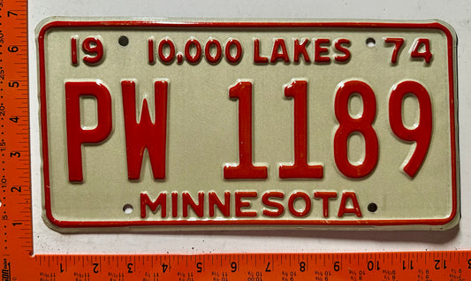 1974 Minnesota #PW 1189 Passenger License Plate