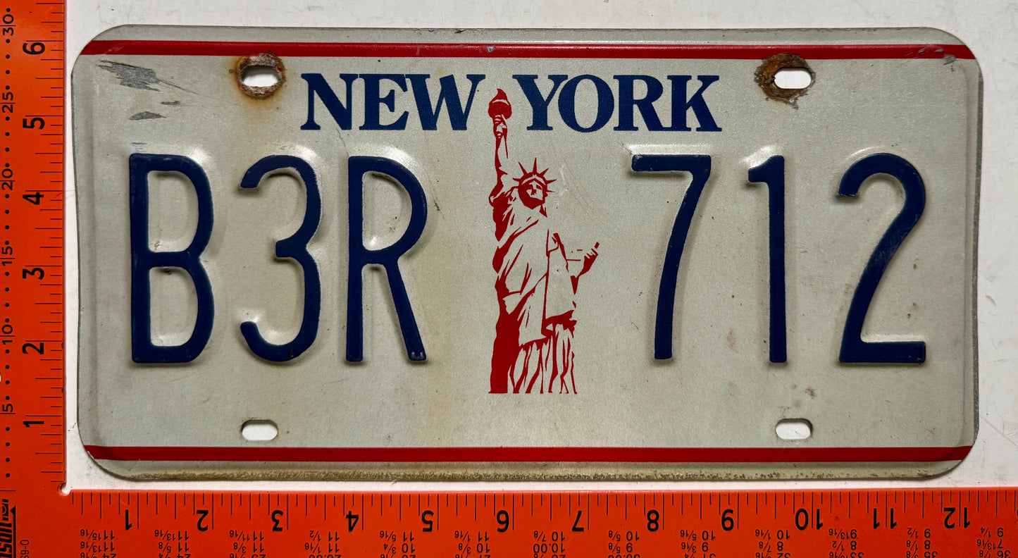 1986 base New York #B3R 712 Passenger License Plate