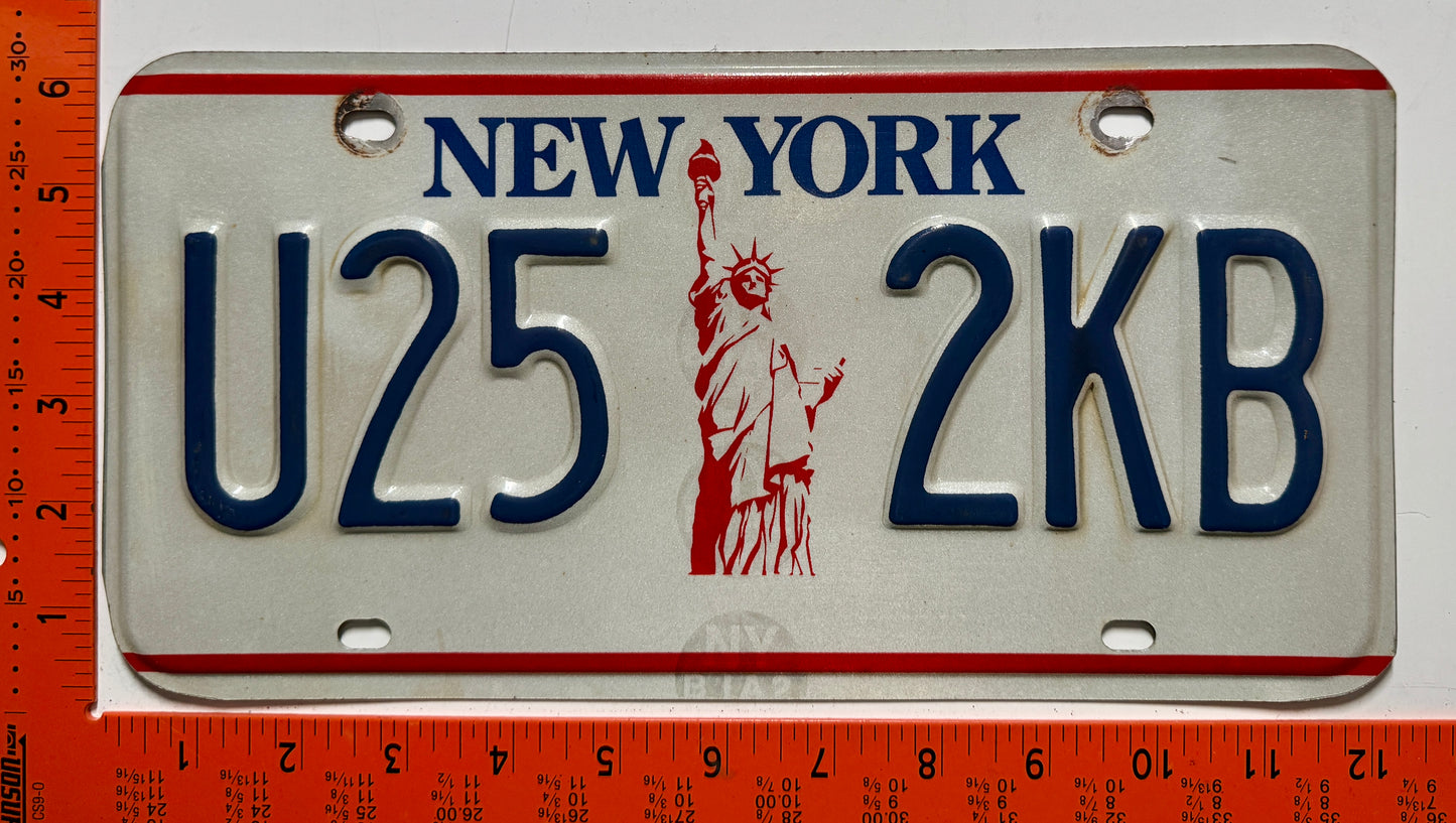 1986 base New York #U25 2KB Passenger License Plate