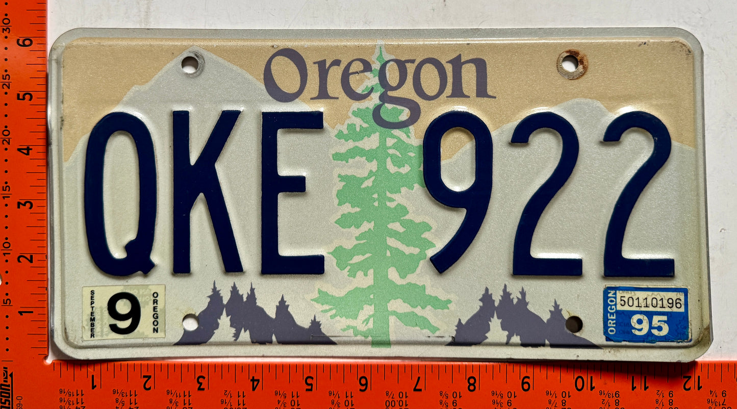 1995 Oregon #QKE 922 Passenger License Plate