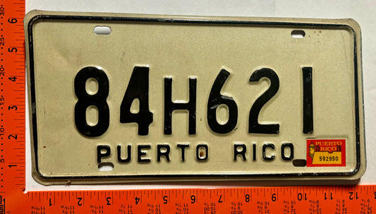 1975/1976 Puerto Rico #84H621 Passenger License Plate