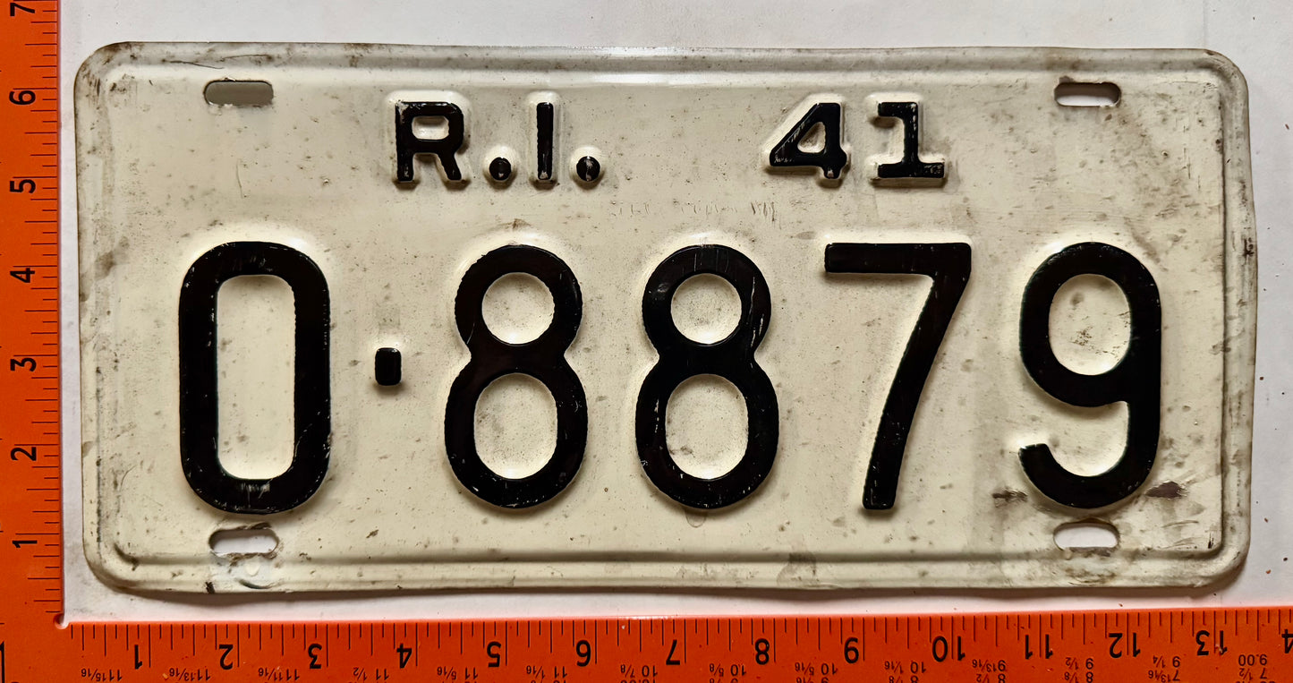 1941 Rhode Island #O-8879 Passenger License Plate