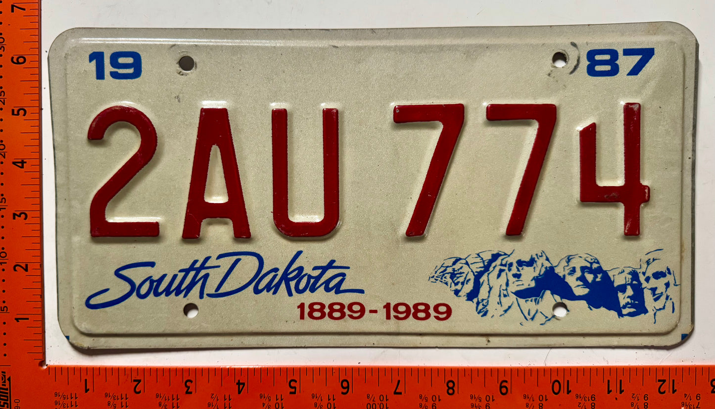 1987 South Dakota #2AU 774 Passenger License Plate