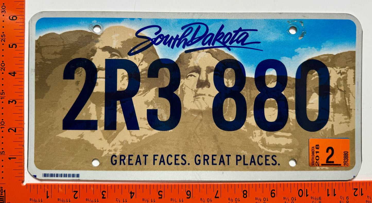 2018 South Dakota #2R3 880 Passenger License Plate
