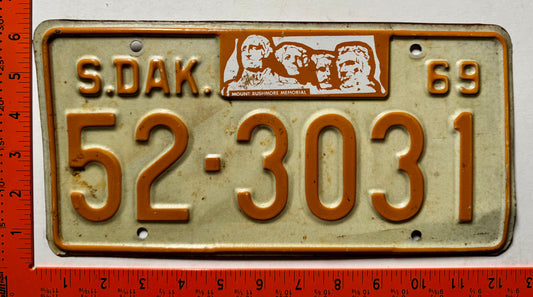 1969 South Dakota #52-3031 Passenger License Plate